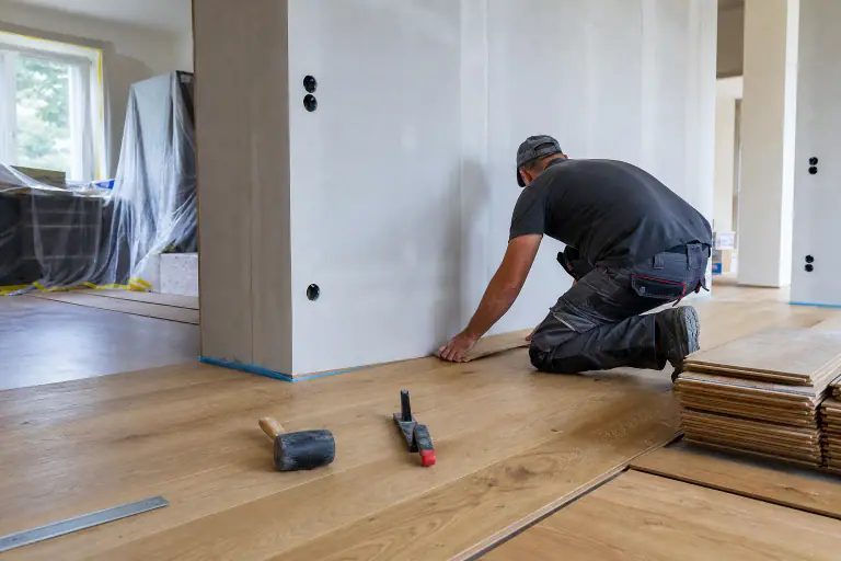 Symbolbild für die Verlegung eines Holzfußbodens